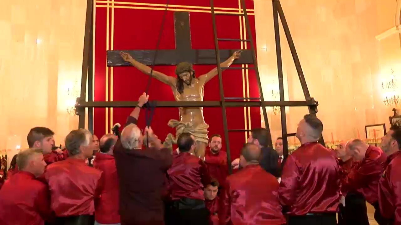 Bajada y Vía Crucis del Cristo Crucificado